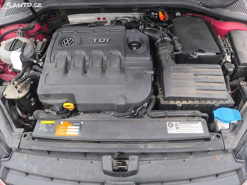 Volkswagen Golf 2.0TDI4X4,VÝBAVA,KRÁSNÝ,SERVIS - fotka 43 z 49
