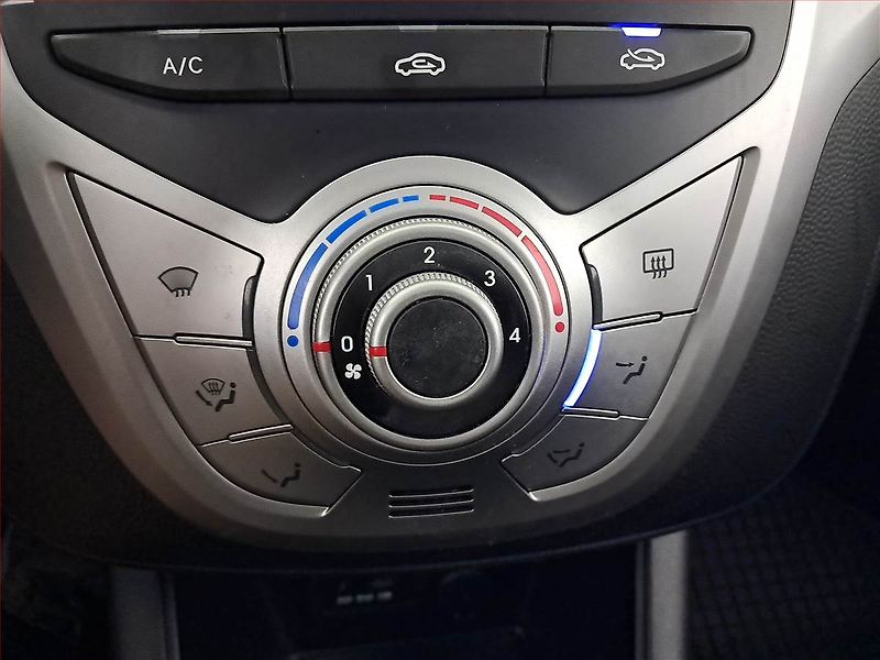 Hyundai ix20 (2013) 1.6 CVVT, Serv.kniha - fotka 15 z 17