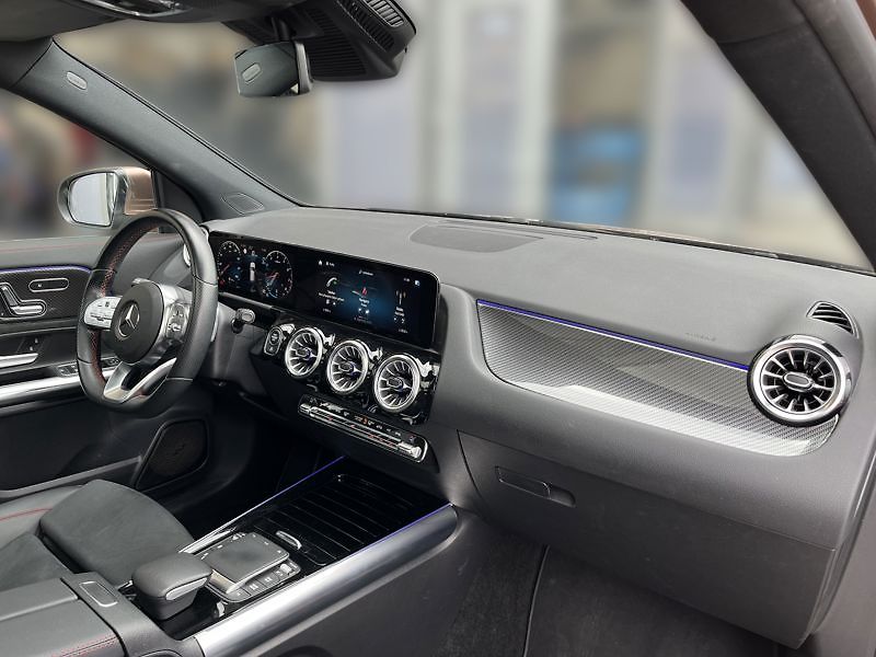 Mercedes-Benz GLA 250 4MATIC AMG Line Panorama - fotka 15 z 18