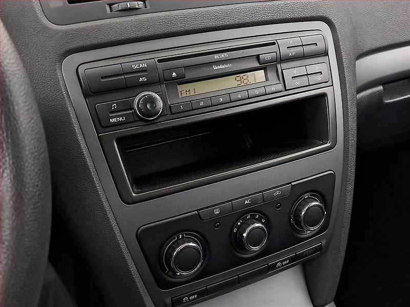 Škoda Octavia (2012) 1.4 TSI, Serv.kniha - fotka 12 z 14