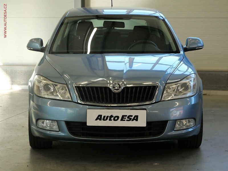 Škoda Octavia (2010) 2.0TDI, ČR, Klima - fotka 2 z 21