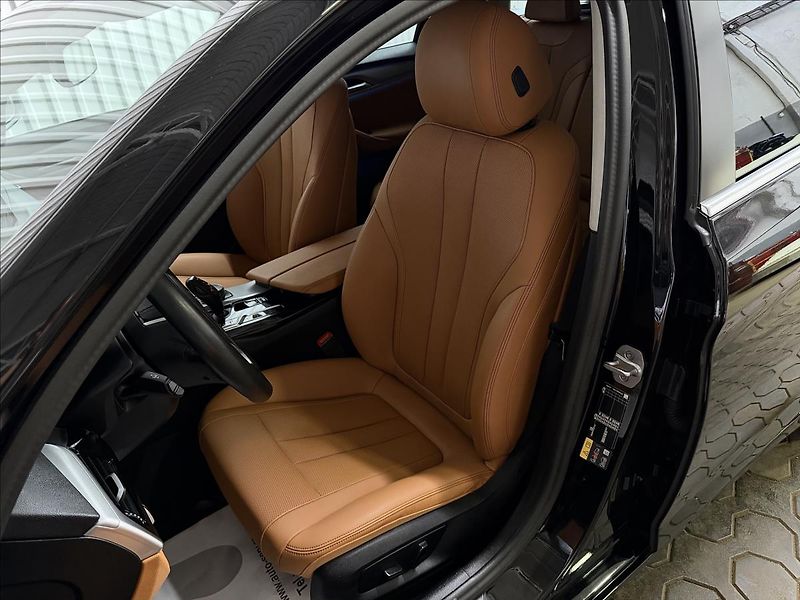 BMW Řada 5 530E XDRIVE ACC LASER TAŽNÉ - fotka 36 z 47