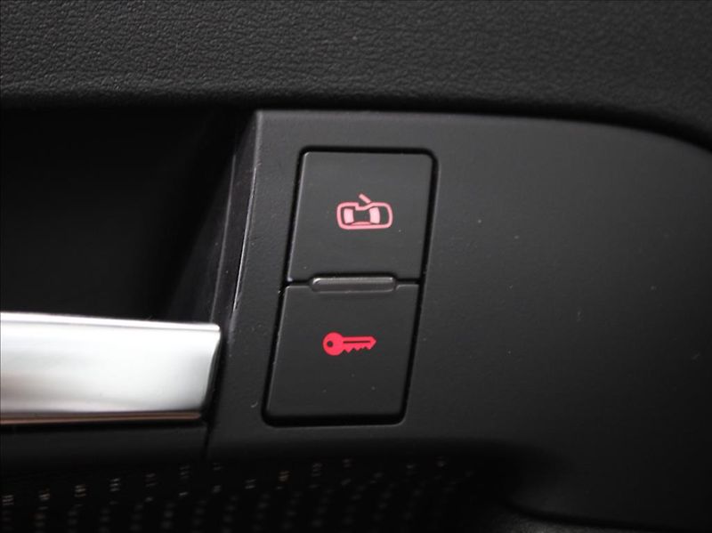 Audi A3 2,0 TDi 103kW Nové STK 2xkola - fotka 12 z 18