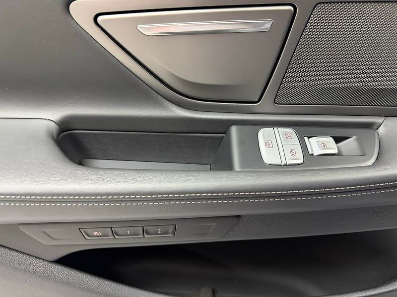 BMW Řada 7 750d xDrive M-PAKET, LASER, H& - fotka 32 z 40