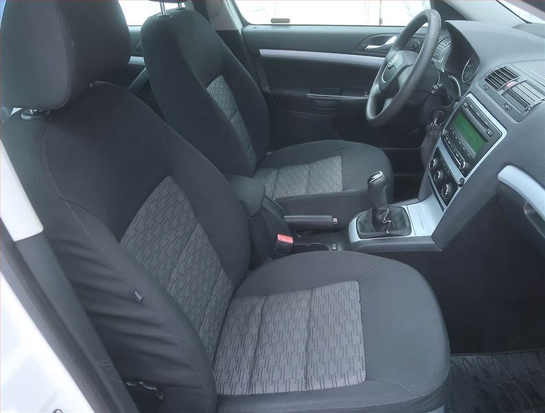 Škoda Octavia (2011) 1.4 TSI, Serv.kniha - fotka 9 z 14