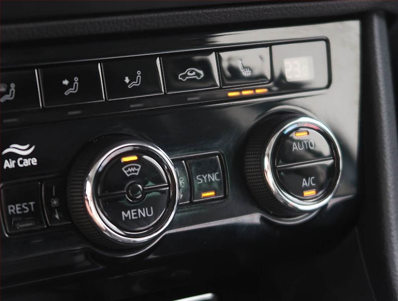 Škoda Superb (2019) Ambition Plus 2.0 TDI, Automat - fotka 19 z 25