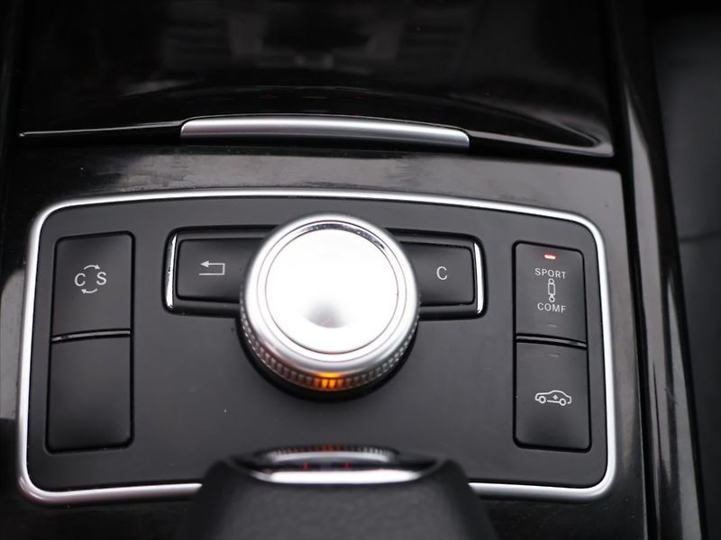 Mercedes-Benz Třídy E 3,0 350CDI 170kW CZ Avantgarde - fotka 26 z 35