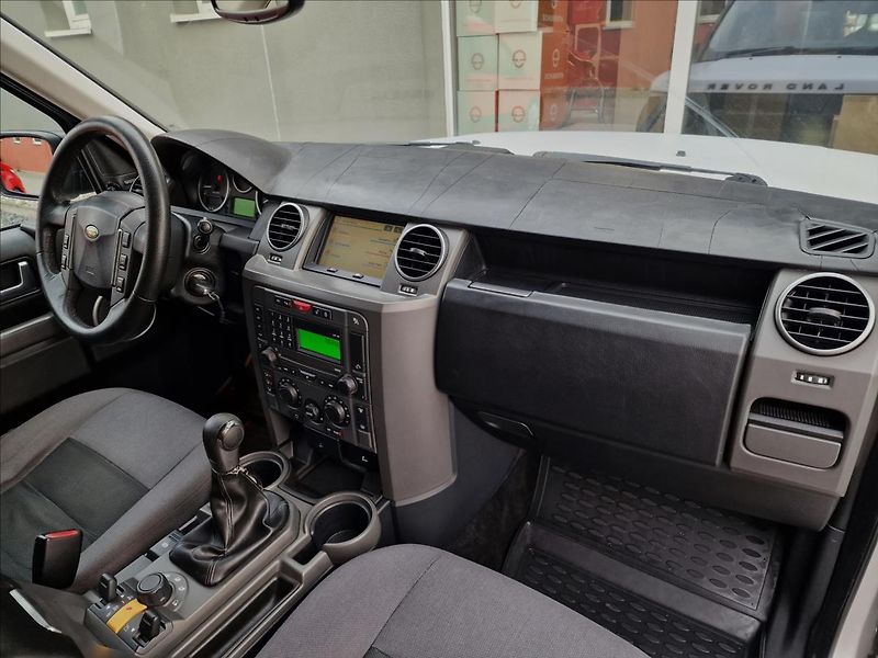 Land Rover Discovery 2.7 TDV6 140kW 4x4 - fotka 13 z 42