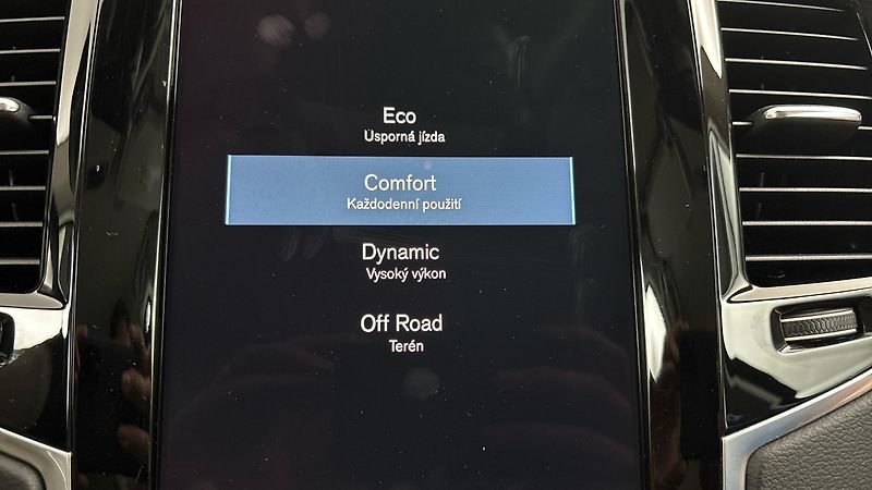 Volvo XC90 2.0 B5 AUT AWD Inscription - fotka 32 z 33