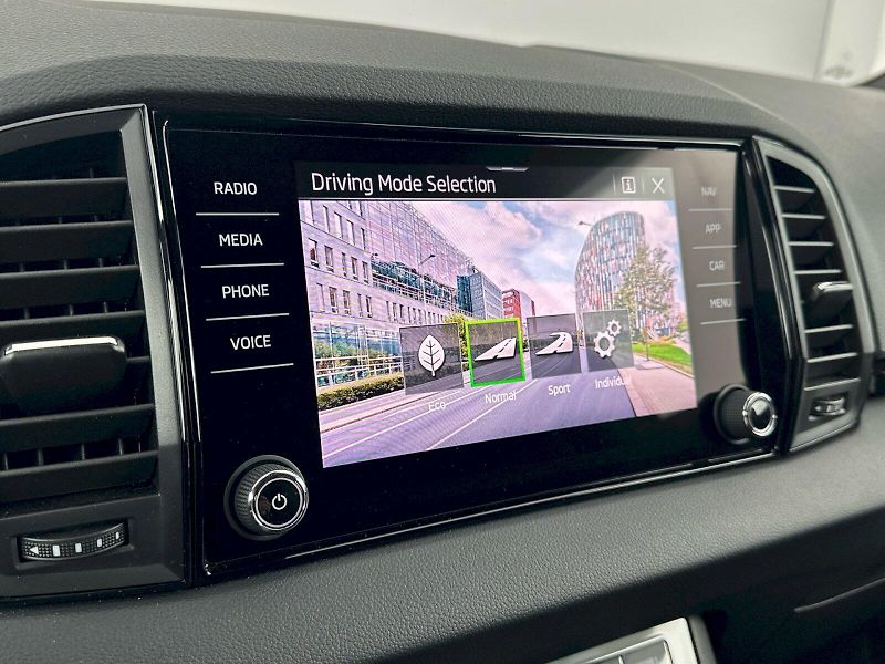 Škoda Karoq (2025) DSG 2.0TDI 110kW SportLine - fotka 13 z 34