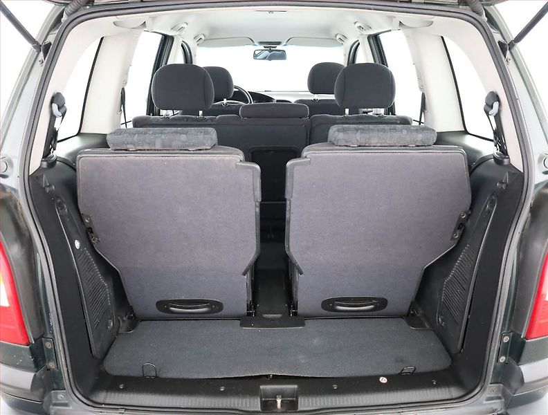 Opel Zafira (2001) 2.0 DTI 16V, 7 míst, nová STK - fotka 17 z 19