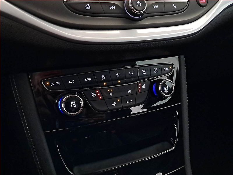 Opel Astra (2017) Innovation 1.4 T, Serv.kniha - fotka 16 z 18