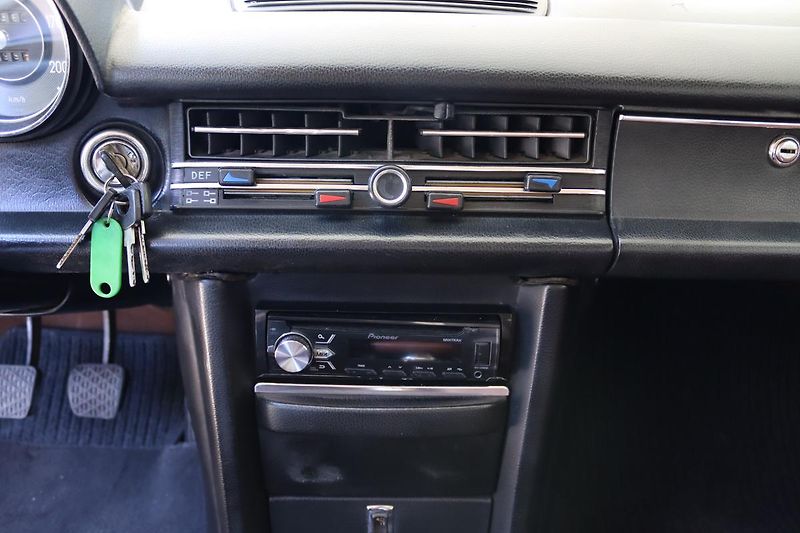 Mercedes-Benz 115 W115 230.4 manuál - fotka 27 z 50