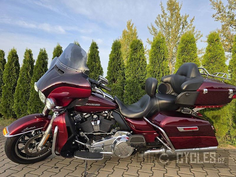Harley-Davidson FLHTK Electra Glide Ultra Limited 1690 (2017) - fotka 18 z 22