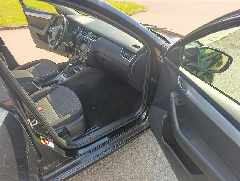 Škoda Octavia (2014) 1.6 TDi Green Line 81kw  - fotka 10 z 22