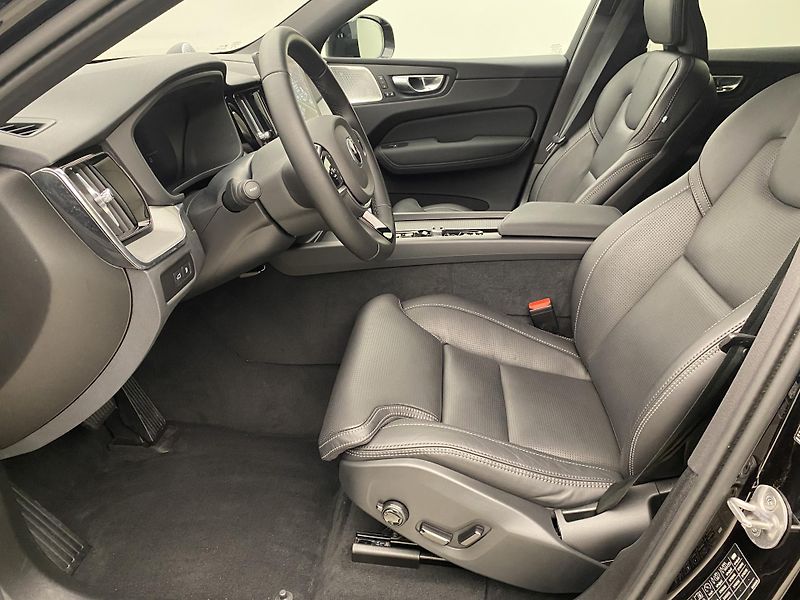 Volvo XC60 T8 AWD RECHARGE BLACK EDITION - fotka 3 z 64