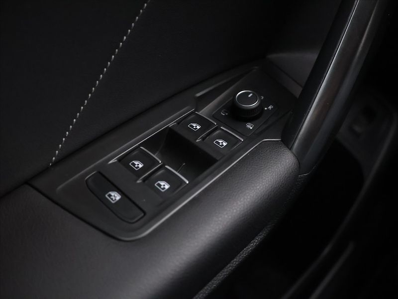 Volkswagen Tiguan Allspace 2,0 TDI R-line 4Motion DSG DPH - fotka 16 z 31