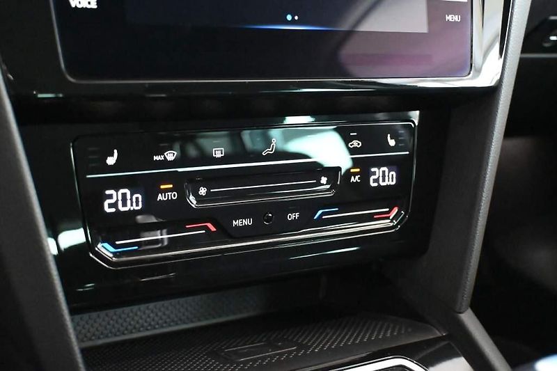 Volkswagen Passat (2023) 2.0 LED DSG ACC Kamera Tažné M - fotka 21 z 32