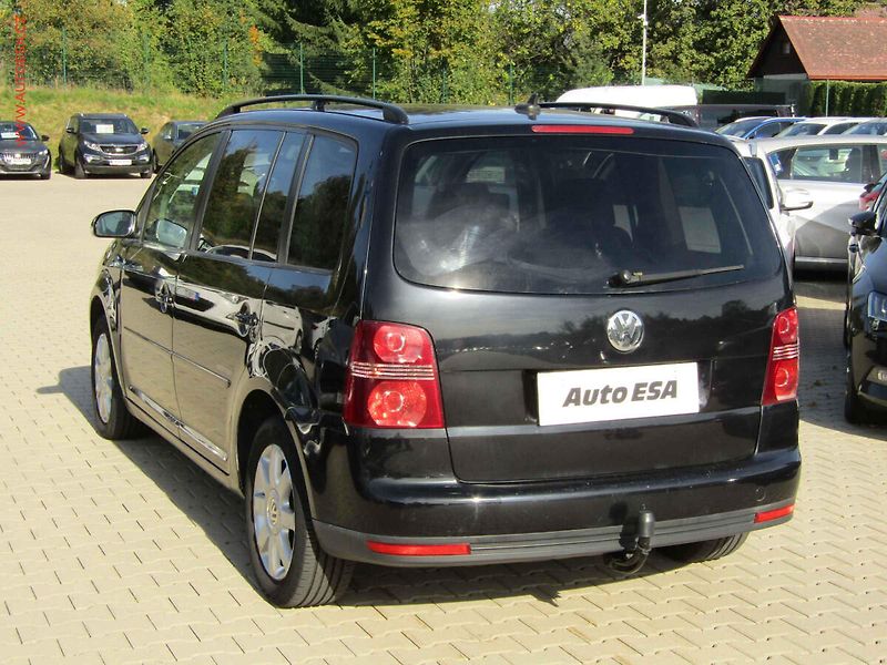 Volkswagen Touran (2008) 1.9 TDi, 1.maj, Xenon - fotka 4 z 20