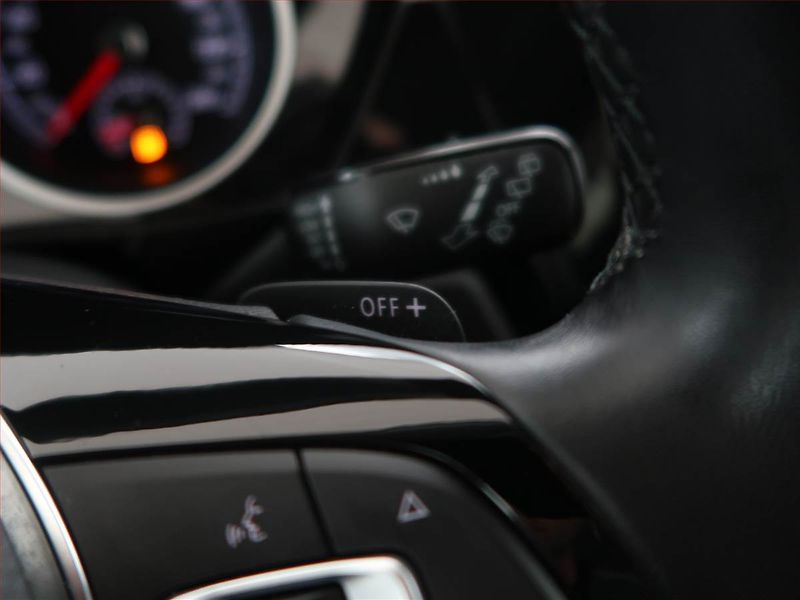 Volkswagen Touran (2023) 1.5 TSI - fotka 17 z 30