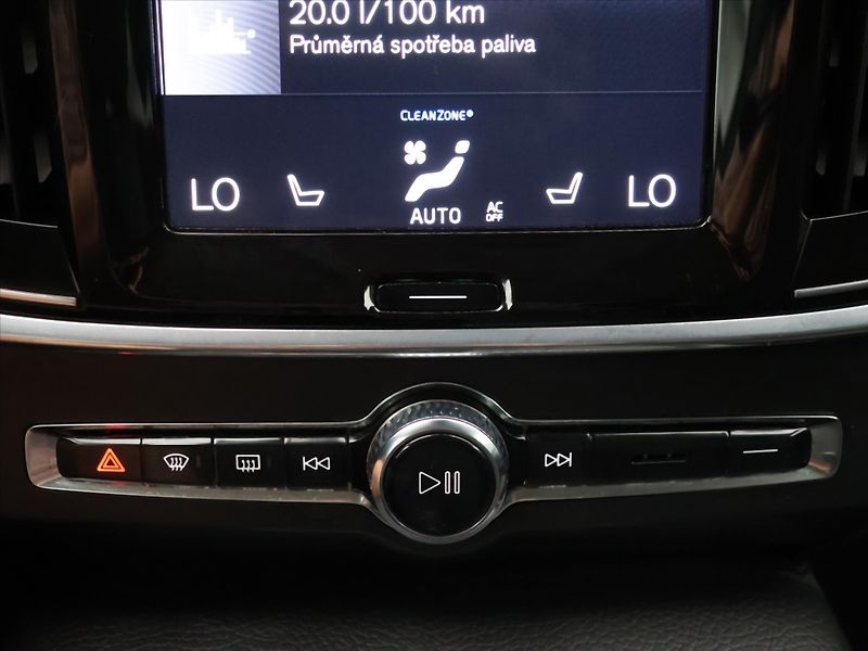 Volvo V90 2,0 D 145 kW Momentum Automat - fotka 24 z 32