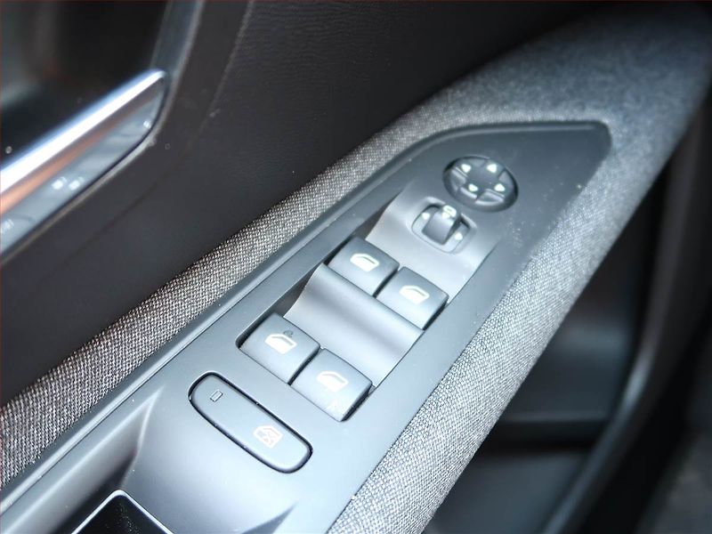 Peugeot 3008 (2022) 1.2 PureTech - fotka 17 z 18