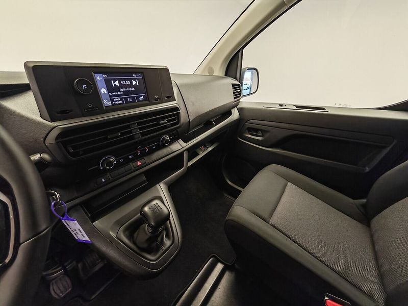 Toyota ProAce Verso 2,0D L2 6MT Combi 8S - fotka 31 z 32