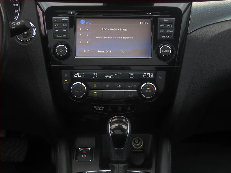 Nissan Qashqai (2017) 1.6 dCi, Automat, Navi - fotka 15 z 16