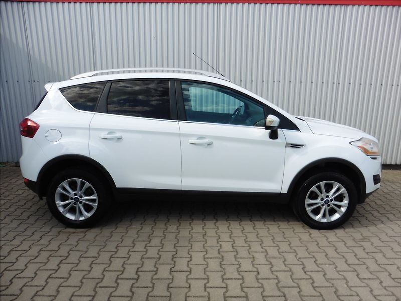 Ford Kuga 2,0 TDCi Titanium 4X4 - fotka 3 z 13