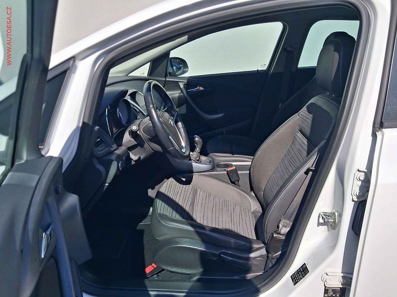 Opel Astra (2015) 1.6 CDTi, Bixen, navi - fotka 9 z 18