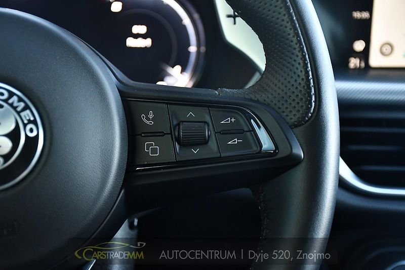 Alfa Romeo Stelvio 2.2D 16V 154kW Veloce AT8-Q4 - fotka 29 z 51