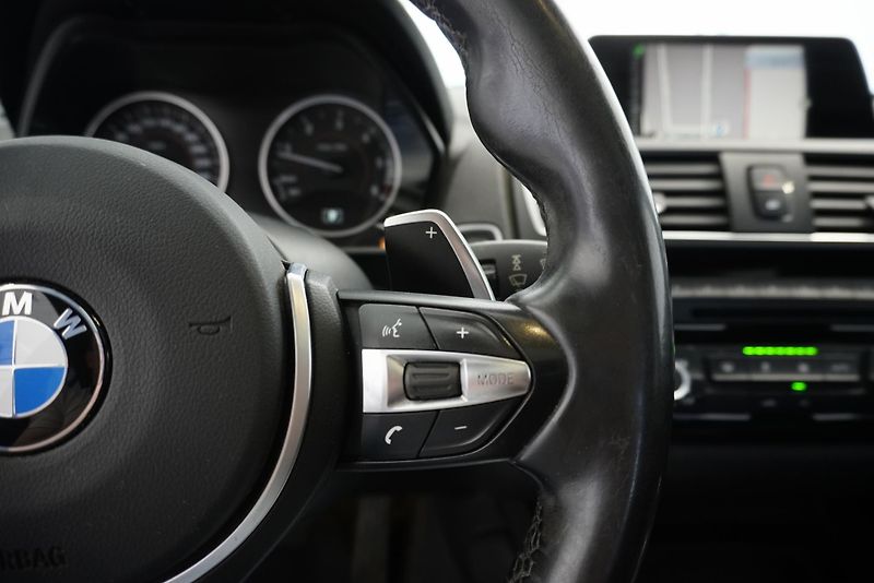 BMW Řada 1 2,0 M-SPORT XDRIVE AUT. - fotka 18 z 28
