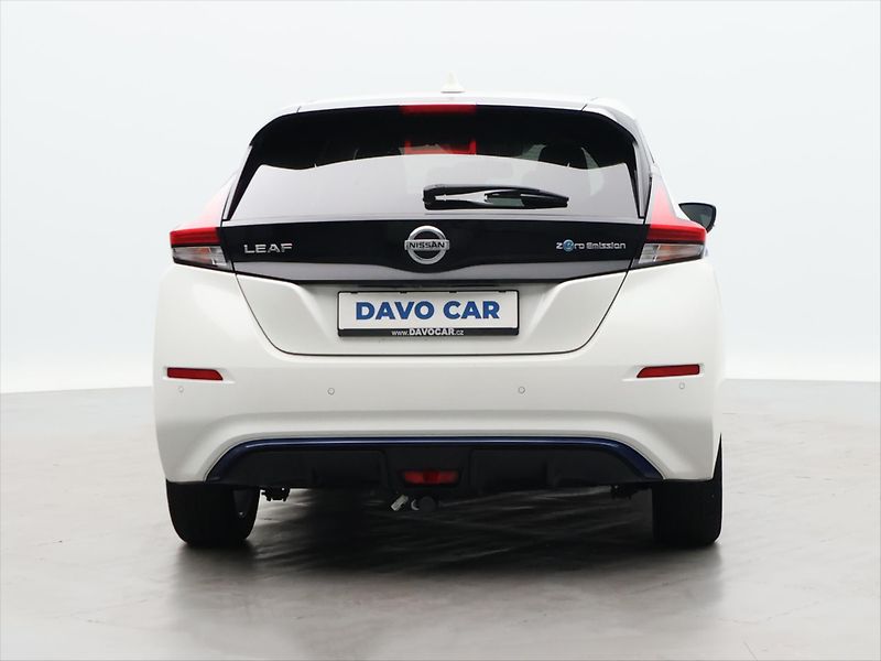 Nissan Leaf 110kW N-Connecta 40kWh - fotka 6 z 32