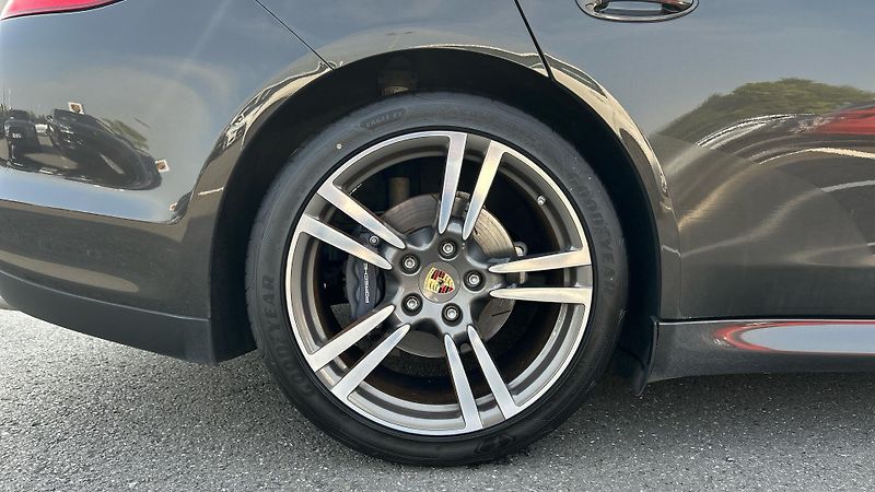 Porsche Panamera 4 - fotka 11 z 29