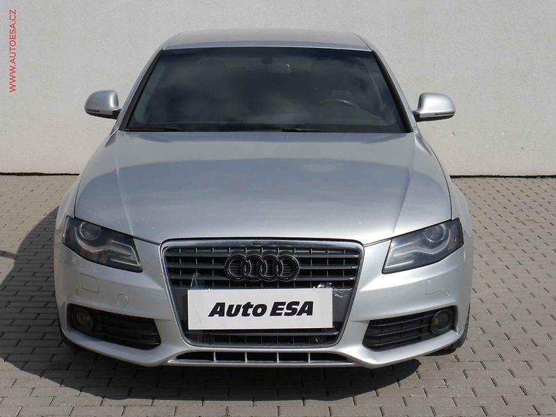 Audi A4 (2008) 3.2 FSi Quattro, ČR, S-line - fotka 2 z 20