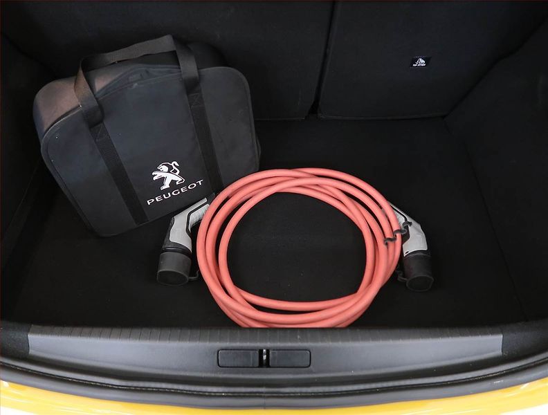 Peugeot 208 (2021) Active 50 kWh, SoH 93% - fotka 22 z 22