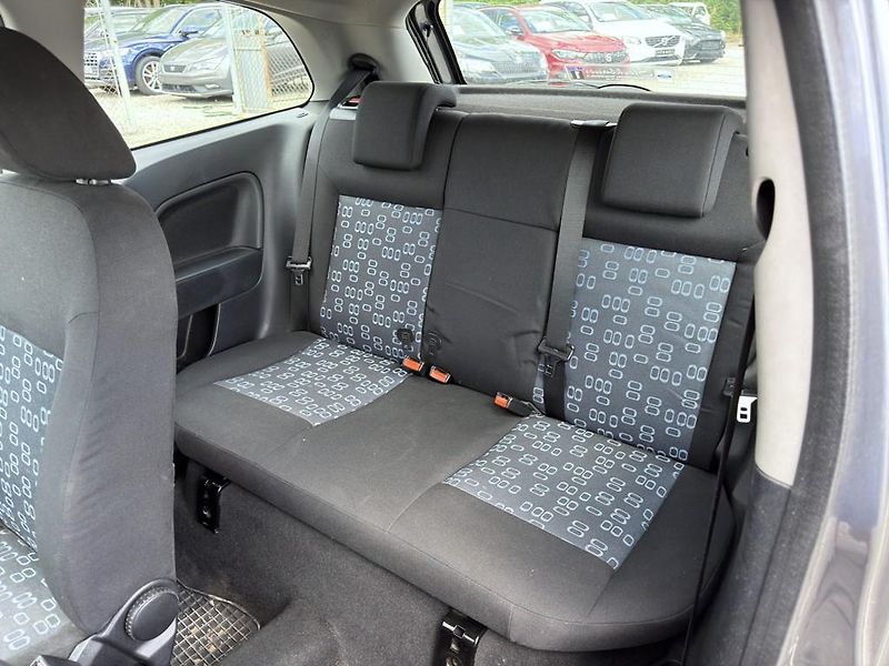 Ford Fiesta 1.3i 51 kW - fotka 7 z 12