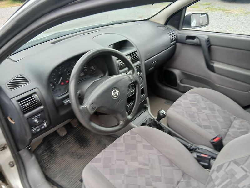 Opel Astra 1.2i - fotka 17 z 23