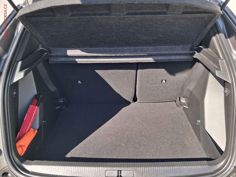 Peugeot 2008 (2021) 1.2 PT, 2.maj,ČR, Active - fotka 7 z 16