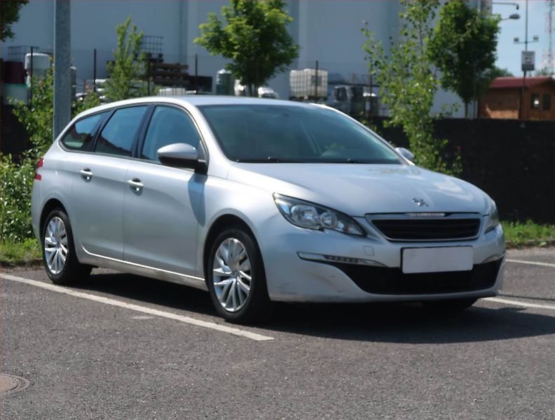 Peugeot 308 (2015) 1.2 e-THP, nová STK, zamluveno - fotografie inzerátu