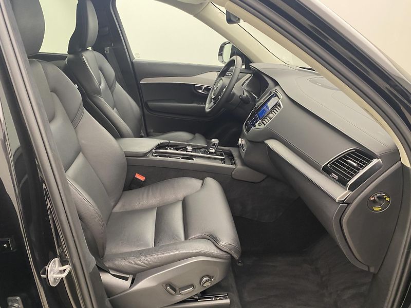 Volvo XC90 B5 AWD BRIGHT ULTIMATE AUT 7m - fotka 24 z 56