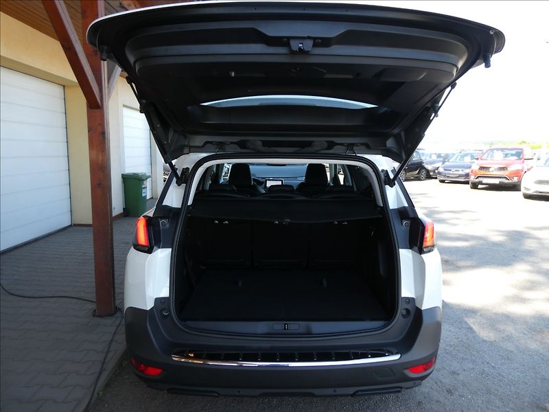 Peugeot 5008 1,6 133kW ALLURE 1.maj,servisk - fotka 23 z 49