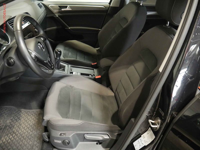 Volkswagen Golf (2017) 1.4TSi, 2.maj,ČR, Navi, LED - fotka 9 z 21