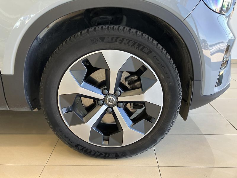 Volvo XC40 B3 FWD Plus Dark AT7  - fotka 5 z 38