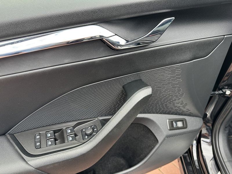 Škoda Octavia (2022) 2.0TDi DSG LED Navi Kamera - fotka 28 z 50
