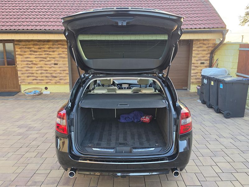 Renault Laguna 2.0dCi 131kW INITIALE*PANORAMA - fotka 34 z 58