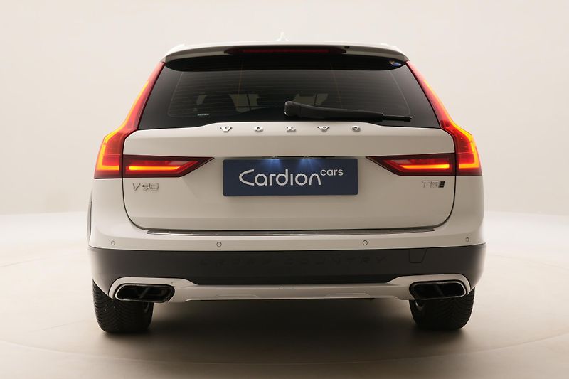 Volvo V90 CC T5 AWD MOMENTUM REZERVACE - fotka 11 z 46