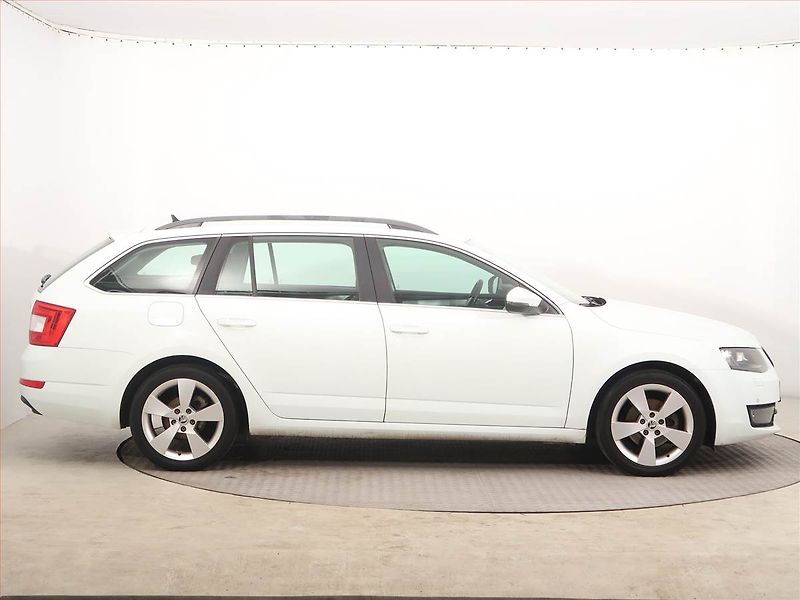 Škoda Octavia (2015) Style 2.0 TDI, Automat, Navi - fotka 6 z 15