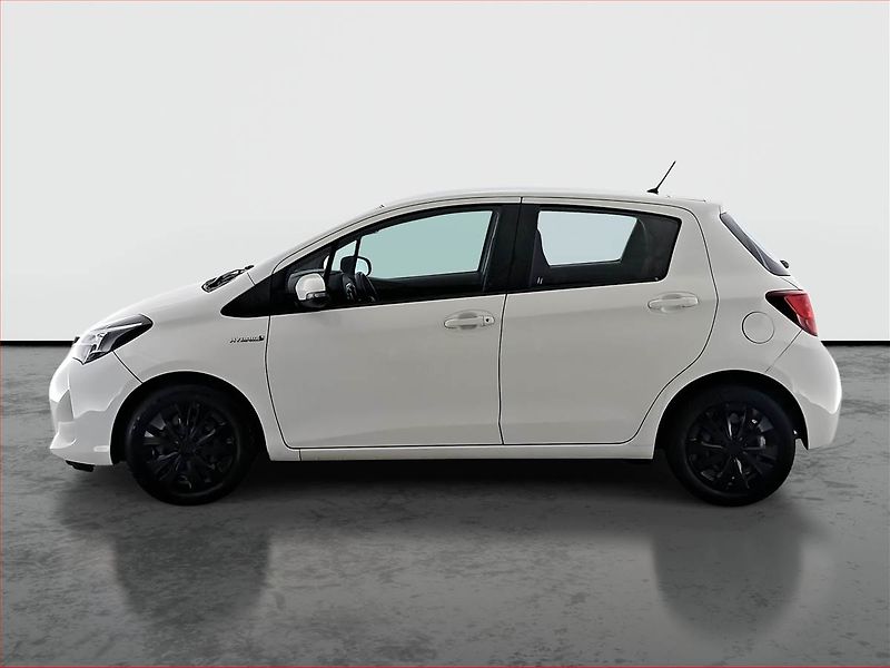 Toyota Yaris (2015) 1.5 Hybrid, Automat, Tempomat - fotka 3 z 19