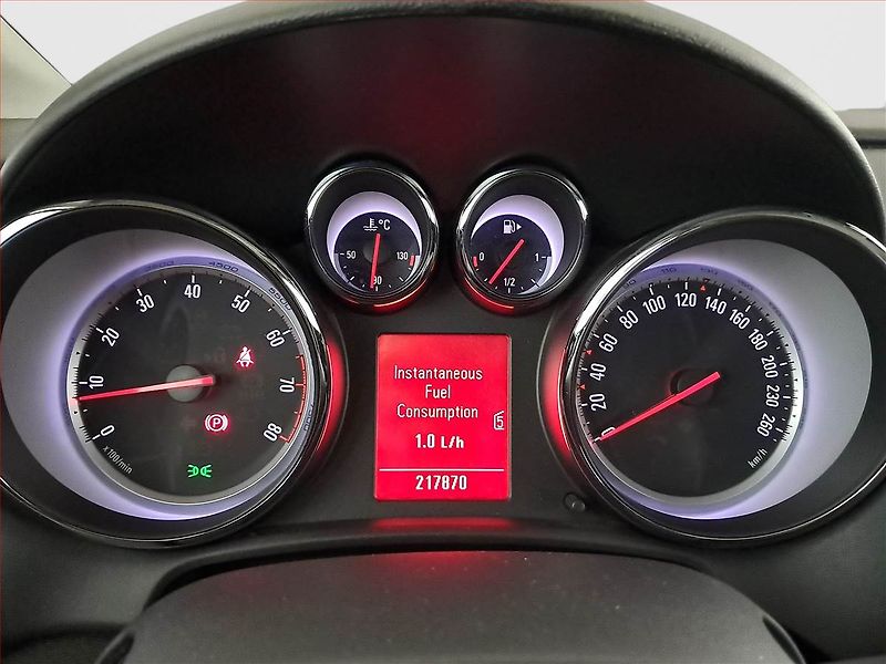 Opel Astra (2011) Cosmo 1.4 T, ČR,1.maj - fotka 11 z 14